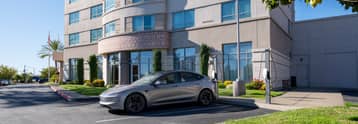 Por que as ações da Tesla caem cerca de 2% hoje