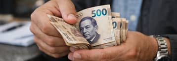 Le peso mexicain dépasse 17,8 par dollar, impacté par risques géopolitiques et données