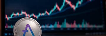 AAVE price forecast: bulls eye $125 as bull flag breakout nears