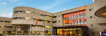 Fiserv sube tras informe: bancos de EE. UU. exploraron comprar su red de tarjetas
