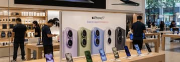 Apple stock upgraded to Buy with $400 PT as foldable iPhone fuels bullish outlook