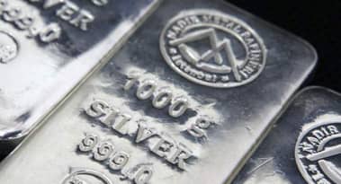 Silver price reaches four-year low as investors reduce long positions