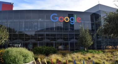 Alphabet Inc. missed the target for earnings per share; stock fell by 4%