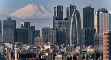 Japan woos hedge funds in crisis-hit Hong Kong