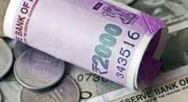 Dollar edges up vs. yen while risk-sensitive currencies held firm