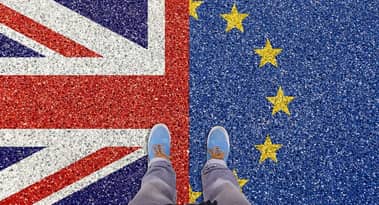 La libra esterlina cae mientras las conversaciones de Brexit terminan en desorden