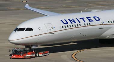 United Airlines stock price pops despite $1.7 billion Q1 loss