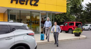 Hertz führt Gespräche mit Banken, um Bargeld zu beschaffen, Aktienkurs stürzt um 14% ab