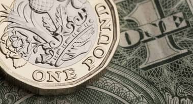 GBP/USD bildet dreifache Spitze als britische Wirtschaft sich mäßig erholt