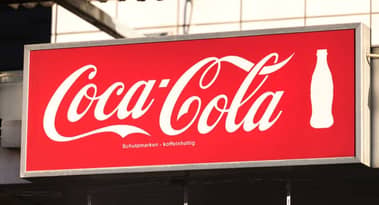 Coca-Cola encabeza las estimaciones de los analistas en cuanto a ganancias e ingresos en el primer trimestre