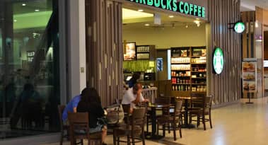 Starbucks stock price ignores expected plunge in Q2 earnings, prints 4-week high