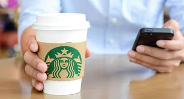 Der weltweite Umsatz von Starbucks pro Geschäft sank im zweiten Quartal aufgrund von COVID-19-Abschaltungen um 10%