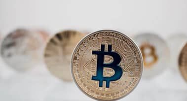 Il prezzo di Bitcoin aumenta del 4% a $9.800 sulle segnalazioni che PayPal inizierà ad offrire servizi crypto
