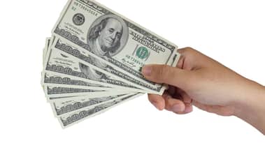 Der US-Dollar schwankt vor dem Gewinn, bleibt aber nahe dem 2-Wochen-Tief