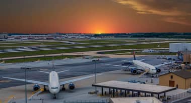 Delta-Aktienpreis rutscht um 2%, während Buffett's Berkshire Aktien abstößt