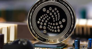 El precio de IOTA se vuelve negativo después de registrar un máximo de 1 año