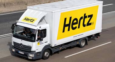 Hertz annuncia una vendita di azioni per 400 milioni di sterline per aiutare i creditori a recuperare più richieste