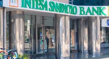 El precio de las acciones de Intesa borra las pérdidas cuando el banco intenta cerrar el trato con UBI