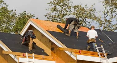Lennar reporta un incremento del 27% anual en las ganancias del segundo trimestre, a pesar de las restricciones de COVID-19.
