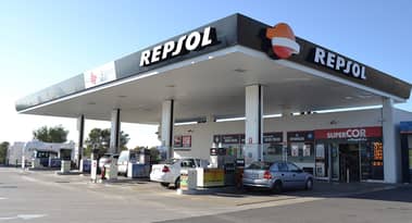 Repsol stock price corrects after dividend is slashed