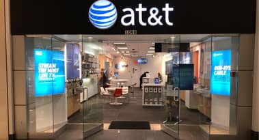 AT&T perde 151.000 abbonati telefonici post-pagati nel Q2