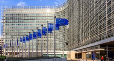EUR/USD steigt nach EZB-Entscheidung und EU-Haushaltsvereinbarung auf ein Zweijahreshoch