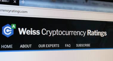 Weiss Ratings golpea a los stablecoins por estar centralizados