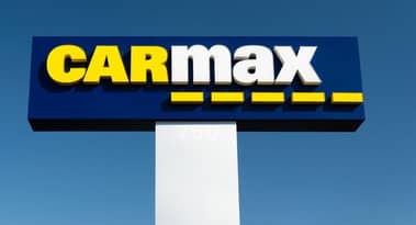 CarMax supera le stime degli analisti per utili e ricavi nel Q4