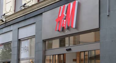 H&M’s sales come in 15% lower in the fiscal fourth quarter