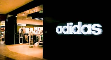 O preço das ações da Adidas está subindo novamente. É hora de comprar?