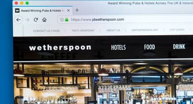 JD Wetherspoon valt naar een verlies vóór belastingen