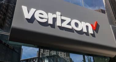 Verizon to sell its media unit to Apollo for £3.61 billion