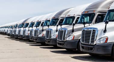 Daimler Trucks North America fait face à une sanction civile de 21,94 millions £ de la NHTSA américaine