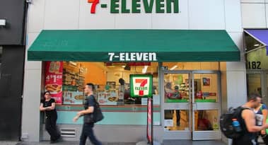 Seven & I ziet een daling van 23% van de nettowinst