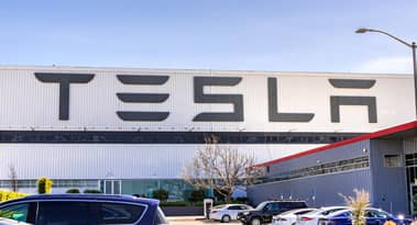 Esperto di investimenti su azioni Tesla: "Comprate ogni volta che ne avete la possibilità"