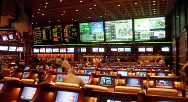 Should investors buy Penn National stock amid recent weakness?