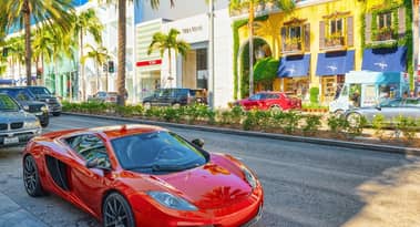 Ferrari stock forms a dangerous pattern ahead of earnings