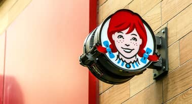 Wendy's aktier mot rekordnivåer – här är bästa ställena att köpa WEN-aktier