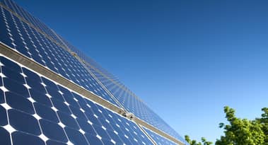 Dois-je acheter des actionFs First Solar étant donné que Biden interdit les importations de polysilicium chinois ?