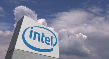 Intel stock price forecast: death cross forms amid M&A rumours