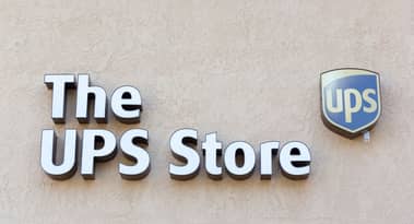UPS shares pull back on weak post-covid outlook: time to buy?
