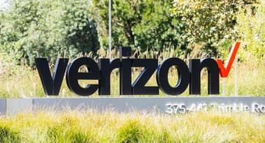 Should I buy Verizon shares in November 2021?