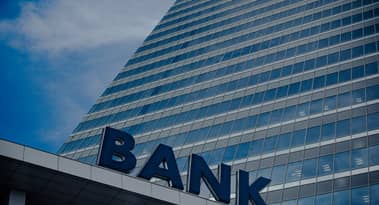 Moody’s lowers its credit ratings on U.S. banks