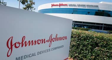 Is August a good month for buying Johnson & Johnson shares?