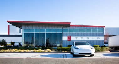 Tesla tanks on Robotaxi delay