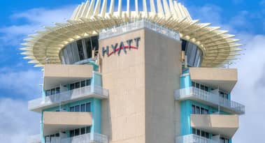 Which is the better stock between Hyatt Hotels and Marriott International?