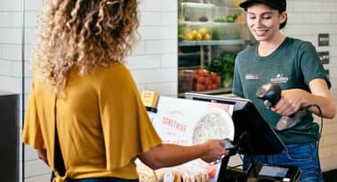 Der CFO von Noodles & Co, Carl Lukach, spricht über digitalen Vertrieb, Lieferungen und Ghost Kitchens