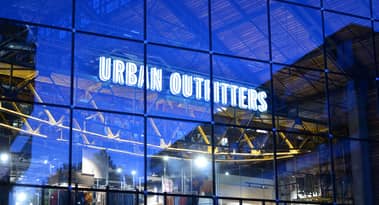 Moet u Urban Outfitters investeren bij de lancering van een online tweedehandswinkel?