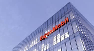 Is it time to buy Exxon Mobil shares as crude oil rallies to 7-year highs?