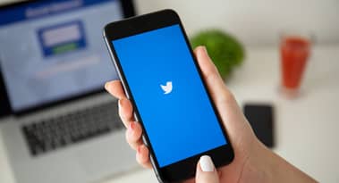 Musk ‘no longer’ wants to pull out of his deal to buy Twitter